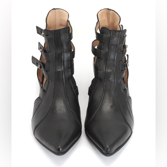 FLUEVOG TRUTH BEKKIE Sz 6 Black Strappy Leather Ankle Boots 1.5” Heel Pointy Toe - Picture 4 of 16